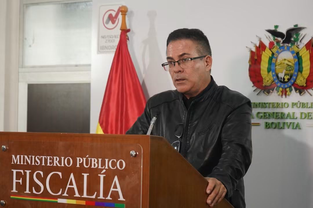 Urioste anuncia cooperación internacional y menciona al Escudo de las Américas