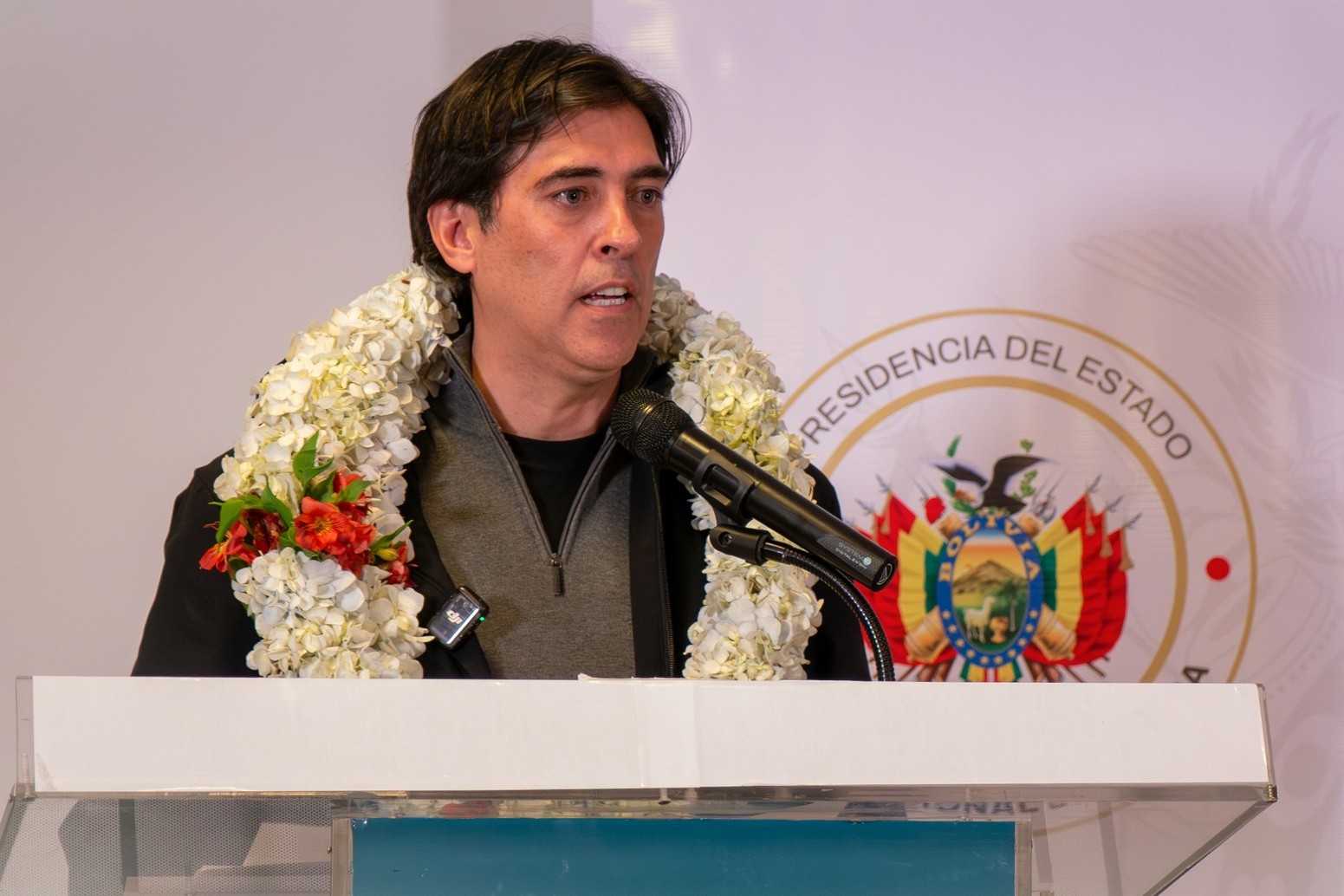 Ministro Zamora invita a Evo Morales a dialogar en La Paz