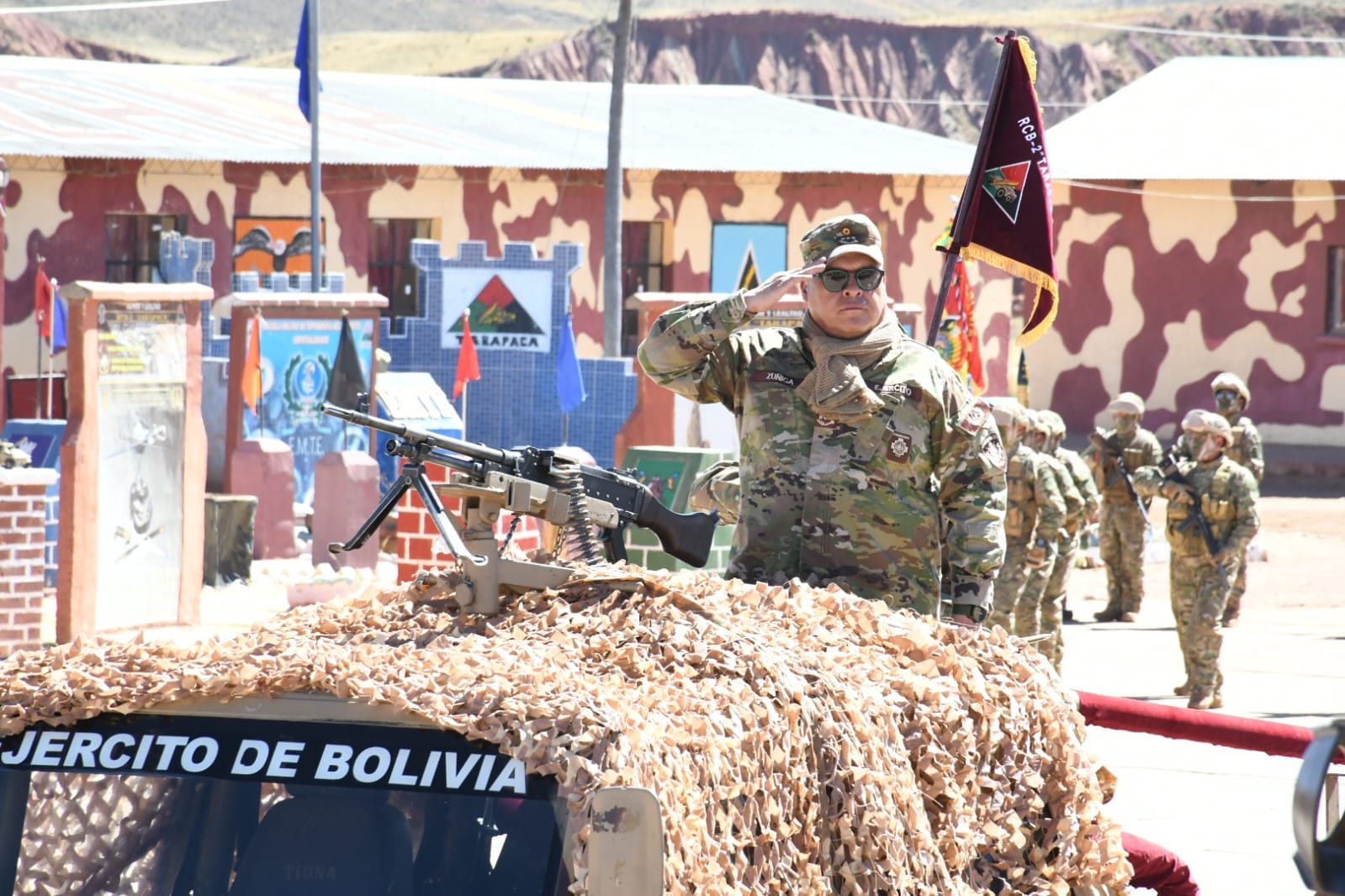 Zúñiga dice que sigue en el cargo de Comandante del Ejército, pero deja a sus superiores su situación